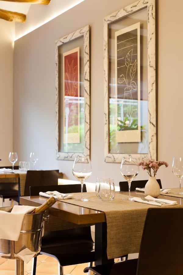 Hostal Restaurant Roma Cubells Exteriör bild